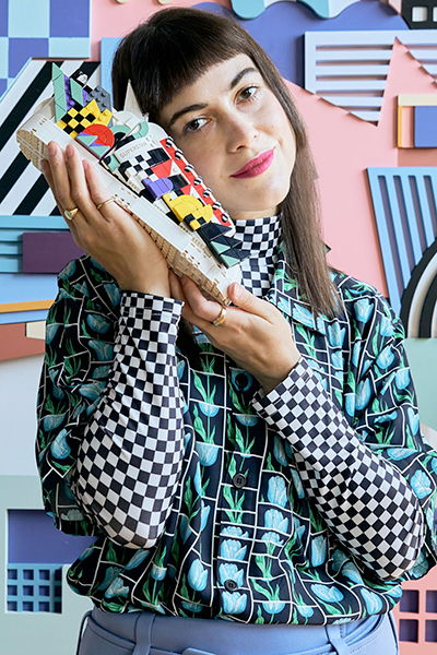 تألق بجرأة مع نسخة LEGO من حذاء Superstar